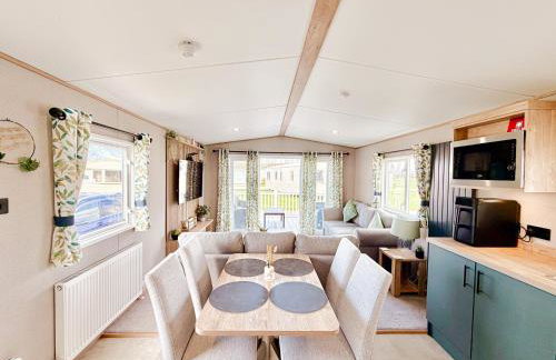 The Retreat - An Luxurious Caravan in Towyn, Wales - Photo 10