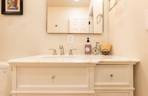 King Comfort - Bright and Modern 1BR Stay in Dunlap - Foto 21