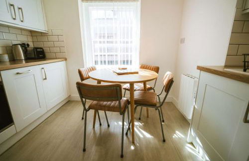 Breathtaking High Street Townhouse With Stunning Sea Views at 'The Old Fishermans Townhouse' - Foto 34