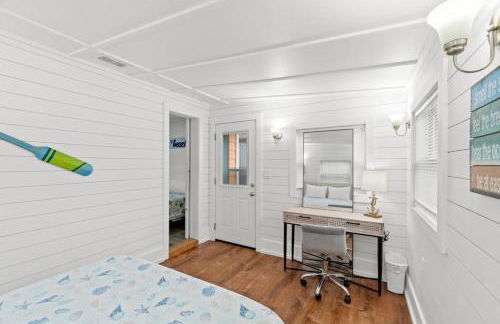 Spacious Dog-Friendly Unit with Game Room & Private Yard, Walk to East PCB Beach - Foto 20