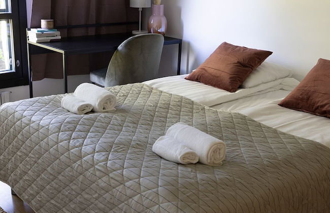 2ndhomes 2BR Center Apartment w Balcony - Foto 3