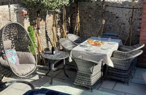 2BR Georgian home, Garden, Hot tub, Sea view, Sleeps 6 - Photo 25