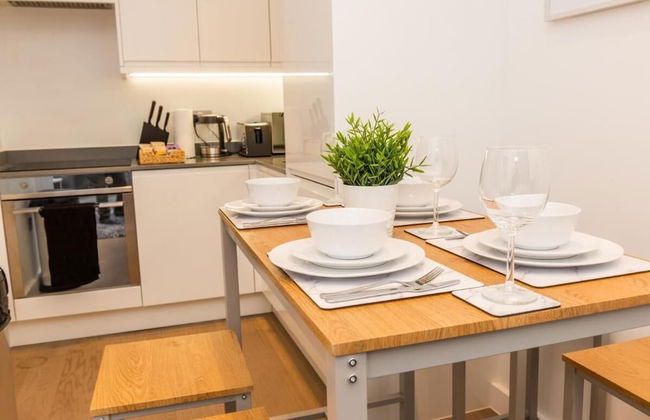 Absolute Stays at The Ziggurat - Free Wifi Contractors Families Long Stay Discou - Foto 12