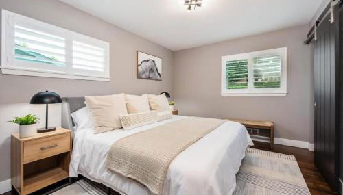 Mid-Mod Marvel Central Game RmWet Bar Patio - Foto 5