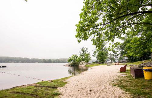 Waterfront Highland Lake Home with Deck and Dock - Foto 28