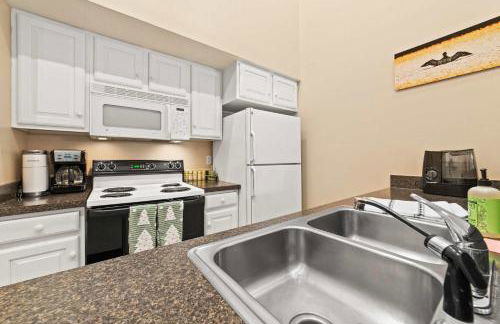 New, Spacious and charming, with a river view, conveniently located near skiing and golf - Foto 20