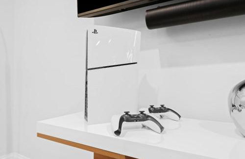 Luxe 4BR Waterfront w Htd Pool 5min to Beach - Foto 29