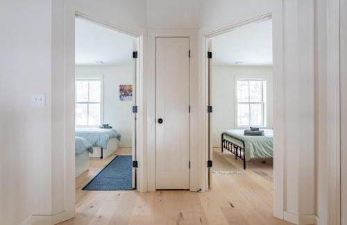 Lakefront Cabin with Private Dock Kenoza Den - Foto 14