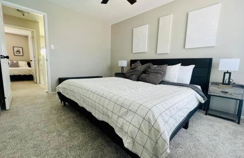 6 Bedroom Home with Pool, Centrally Located - Foto 18