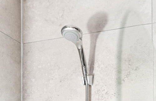 Stylish 3 Bedroom House - Garden - Pool Table - Parking 165M - Foto 35