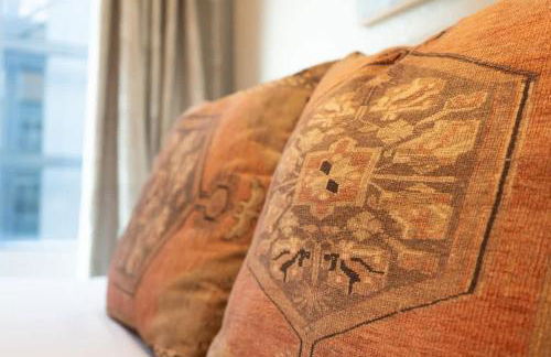 Here You Come Again by Stay Local Nashville - Foto 23