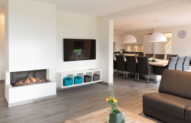 Cozy Group Stay w/ Fireplace - Foto 17