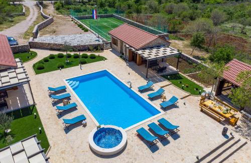 Promina luxury villa with 72sqm Heated Pool, Jacuzzi, Infrared Sauna, Tennis court, Media room - Foto 43