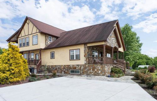 Hot Tub, Views & Game Room - 20 min to Downtown Asheville! - Foto 9