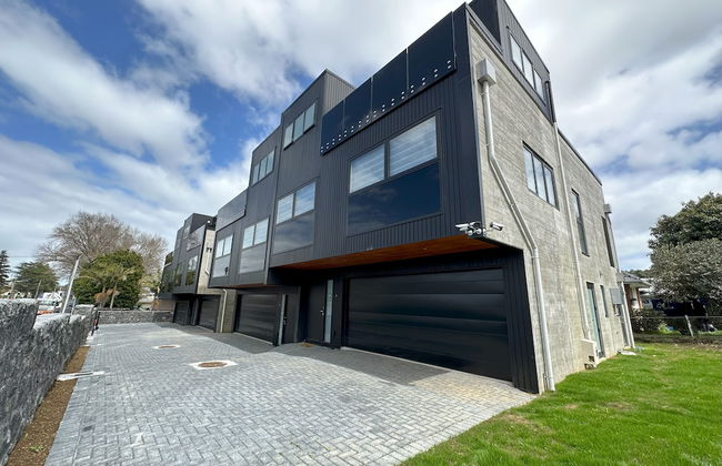 Royal Residency - Photo 1