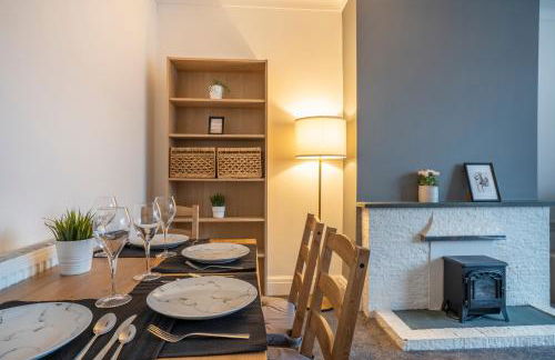 Modern Apartment -Free Parking - by Holiday Homes - Foto 5