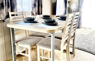 Elegant 2 Bed 1 and Half Bath Caravan in Holiday Resort Village - Photo 54