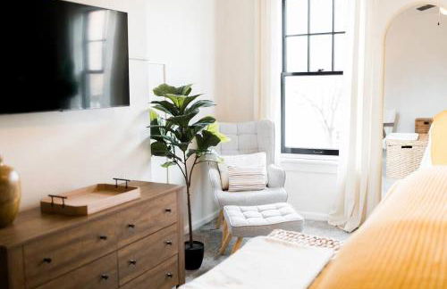 Cozy Cottage Downtown - Walk to OTR & Stadiums - Foto 6