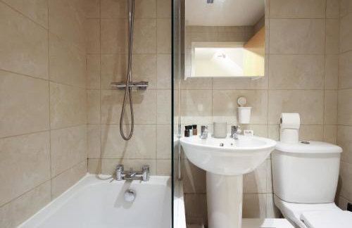 Cosy Bristol Townhouse - Free Parking - Sleeps 6 - By EKLIVING PARTNERS - Foto 5