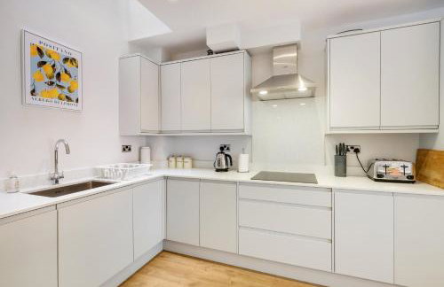 Luxury 5 Bedroom, 4 Bathroom Home in Purley - Foto 68