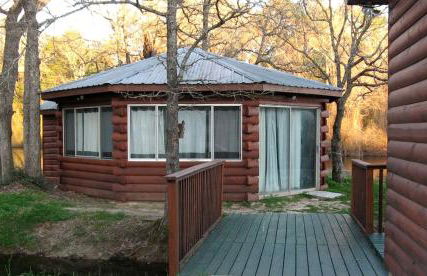 Secluded Lodge with a Private Pond and a Hot Tub near Bastrop, Texas - Foto 16