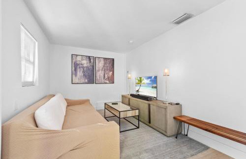 Sunny 4BR Getaway Pool & Private Guest Suite - Foto 40