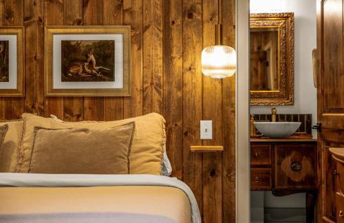 Serene Riverside Retreat with Sauna, Hot Tub, Fire Pit by Forest & Peak Retreats - Foto 19