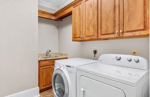 Lush Palace Has Power and Water, MTR Options - Foto 44