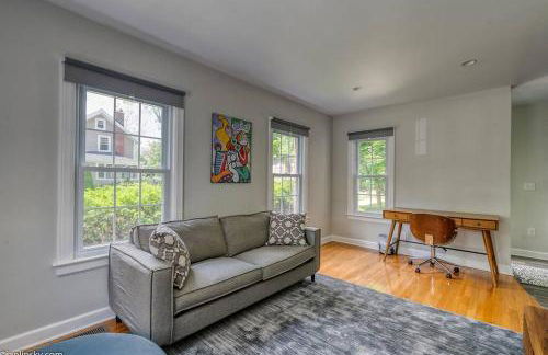 Spacious 4-Bedroom Near Downtown and UM Stadium - Foto 11