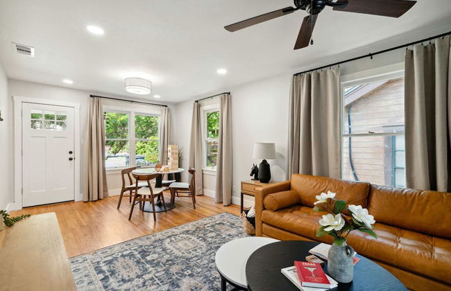 Professionally Decorated Walkable to Soco - Foto 12