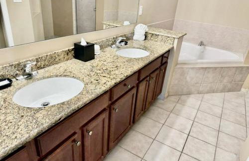 Entire Condo - 3Bed 2Bath- 5 mins to Disney Park - Foto 46