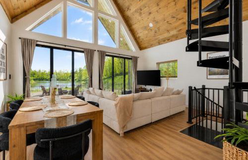 Lake Haus Cabin - Hot Tub, Sauna, Lake View, Wi-Fi - Photo 4