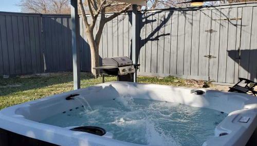 17 Mi to Dallas Richardson Home with Hot Tub - Foto 3