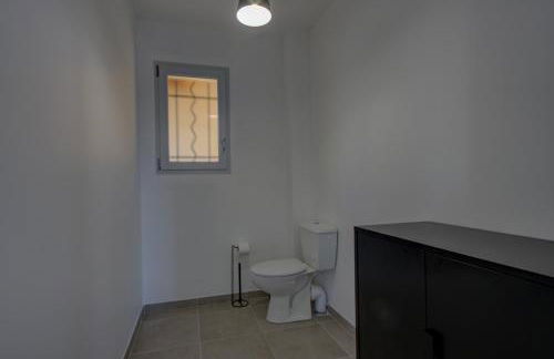 Villa de plain-pied au centre du village avec piscine privée - Foto 2