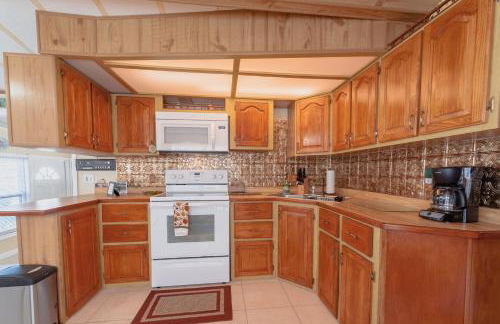 Island Beach House with No Extra Fees - Photo 6