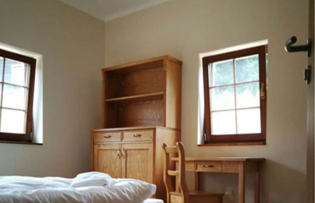 Inviting Villa With Warm Ambience - Photo 4