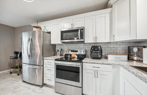 Vine Grove Home with Deck, 4 Mi to Saunders Springs! - Foto 8