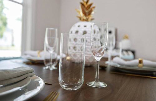 Downtown | Gorgeous | Pet Friendly! - Photo 50