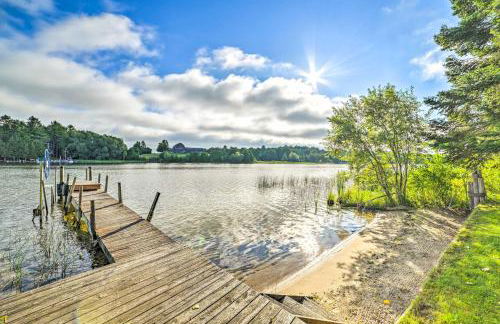 Riverfront Home with Dock about 6 Mi to Cheboygan! - Foto 2