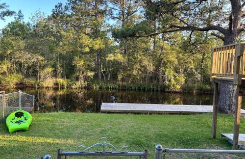 Bay Breeze Bliss-Hot Tub, Bar and Canal 5mi to Beach - Foto 38