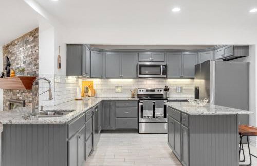 Lakefront Retreat Sleeps 15 Starlink Internet - Foto 2