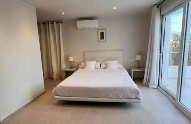 Villa en zona Playa D'en Bossa con gran piscina - Photo 17