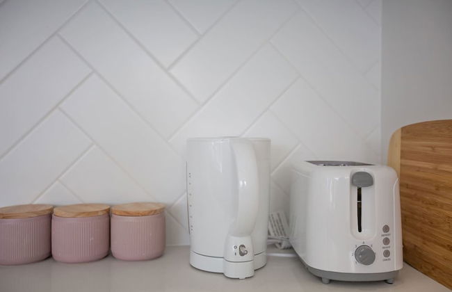 Wow Southport Apartment Near Light Rail Station - Photo 9