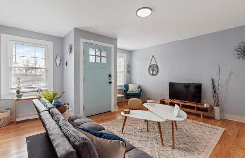 BOHO BUNGALOW - STEPS FROM HISTORIC DOWNTOWN APEX - Foto 2