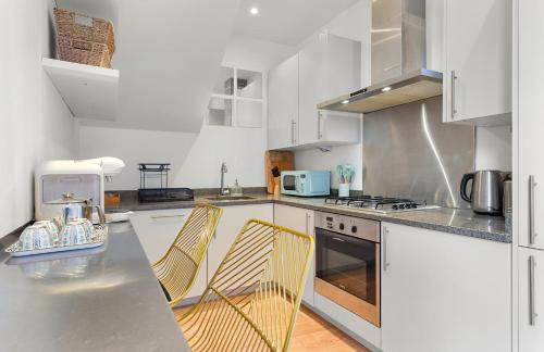 INTERIOR-DESIGN Apartment with HUGE Terrace - Photo 30