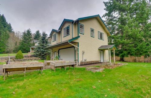 Central 4-Acre Cottage with Deck Walk to Bay! - Foto 24