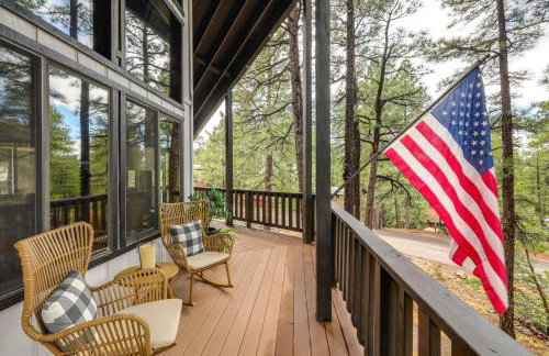 Wraparound Deck and Poker Room Cabin in Munds Park - Foto 32