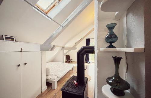 Denkmalgeschütztes Häuschen mit Schwimmteich - Foto 9