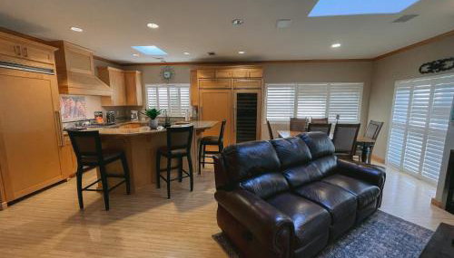 2 min walk to beach! Large Home! Rooftop Deck! - Foto 3, minibar