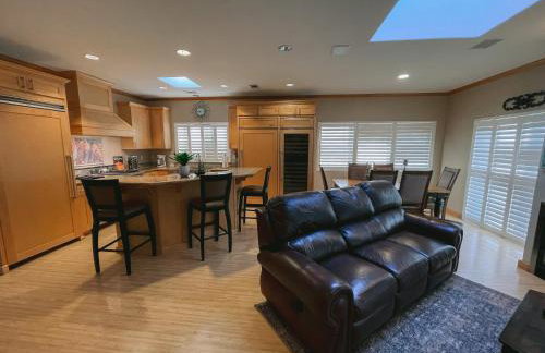 2 min walk to beach! Large Home! Rooftop Deck! - Foto 3